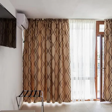 Carmen Hotel 3*
