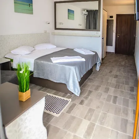 Carmen Hotel 3*